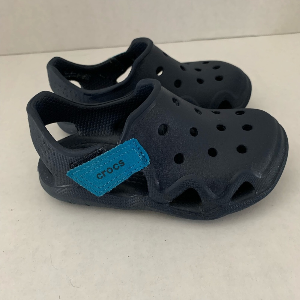 Blue crocs: size 6